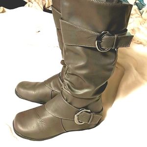New taupe/grey boots